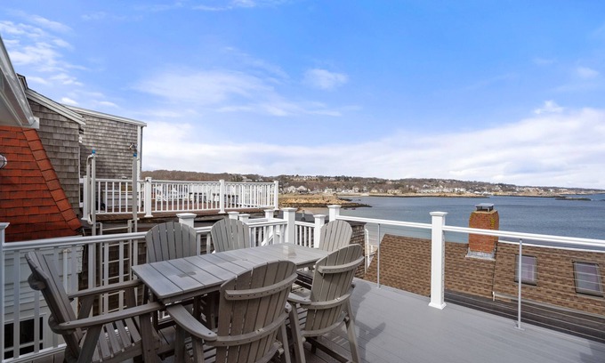 Rockport Apartamento | NEW Rare Waterfront Luxury Penthouse Bearskin Neck