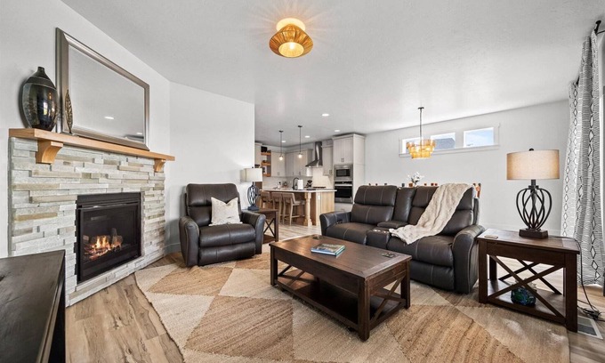 Meridian Casa | NEW! Relax, Play & Stay! Contemporary Fam Friendly Home with Firepit, Bikes (2) & Community Perks