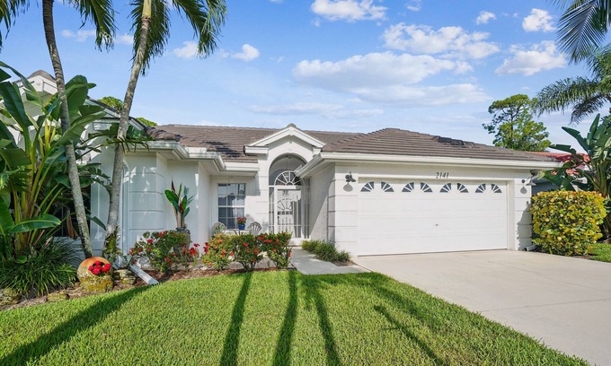 Crown Pointe Casa | NEW! Relaxed Tropical Retreat 5 miles to Beach