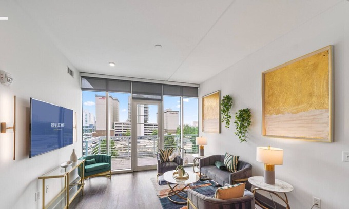 Second Ward Apartamento | NEW Reluxme | High-Rise Escape 2BD w/King Top Amenities🏙️
