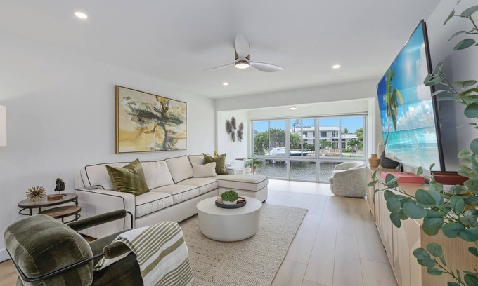 Coquina Sands Condominio | New Remodel 1-bedroom condo on the bay, across the street from Lowdermilk beach