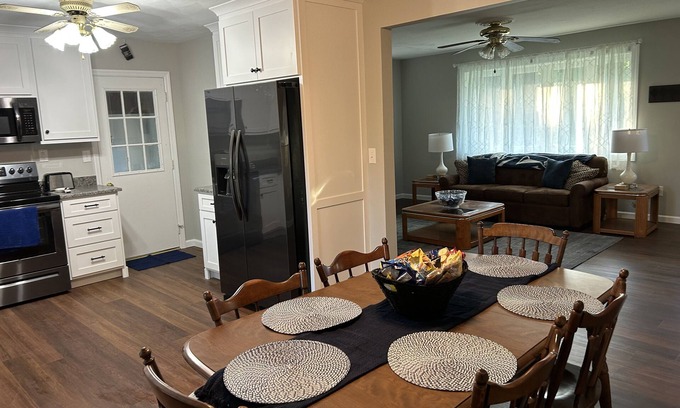 Stormstown Casa | New Remodeled home. Quiet family neighborhood. 15 mins to PSU.