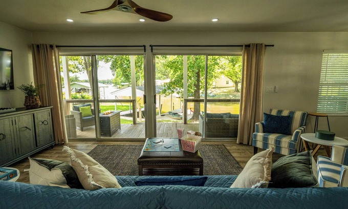 Cedar Creek Reservoir Casa | New! Remodeled Lakefront Home: Hot Tub/Kayak: Book Now - Have Fun!