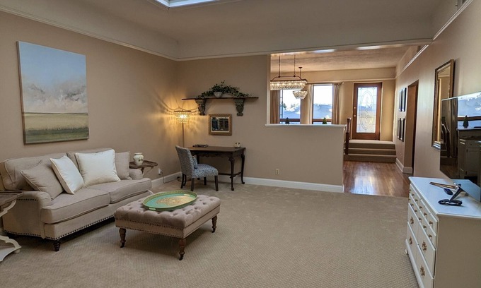 Ironwood Apartamento | New, Remodeled, Luxury Loft w/Hot Tub & Rooftop Patio