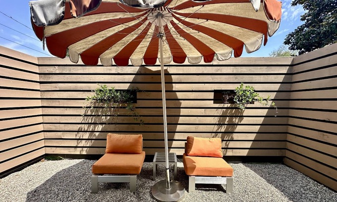 Valley Village Casa | New! Remodeled Modern Private Guest House