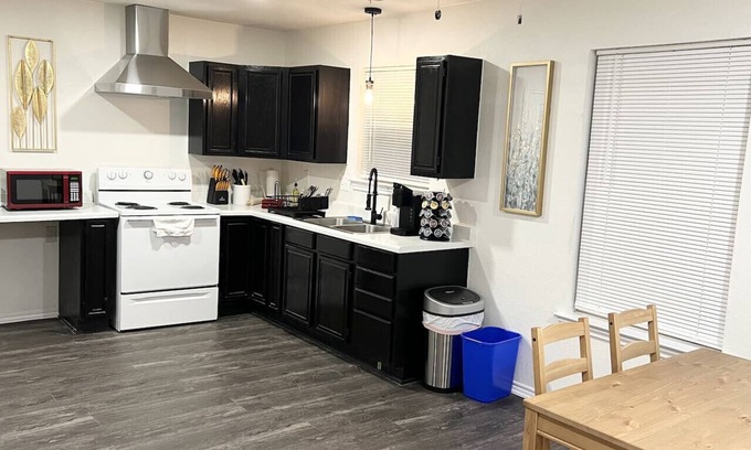 North Central Carrollton Condominio | New Remodeled Private Guest Suite in North DFW