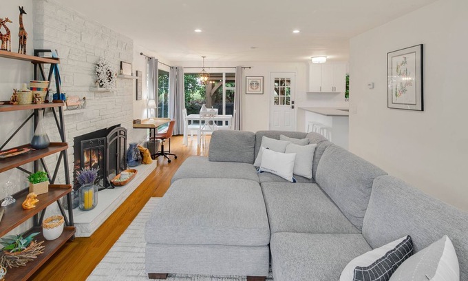 Wedgwood Casa | NEW Remodeled UW Wedgwood/Seattle Retreat | Yard
