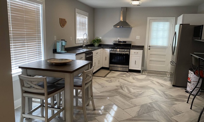 Whitehaven Casa | New renovated cottage near Graceland and Beale Street