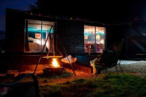 Hertford Otro | NEW RENOVATED FARM river view Cabin with wood burner pet friendly fire pit bbq
