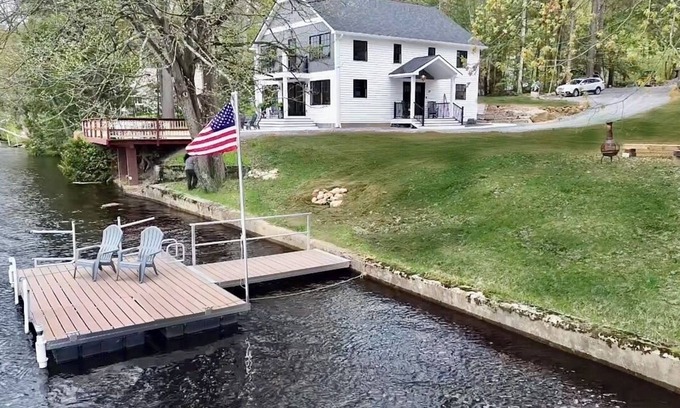 Lake Luzerne Casa | New Renovated Farmhouse , On the Hudson River. Close to Lake George & Saratoga