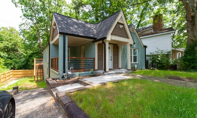 Atlanta Casa | NEW Renovated Home Mile from Mercedes Benz