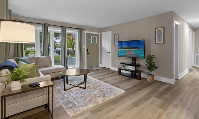 Westgate Casa | NEW Renovated Home Near Shopping and Military Base