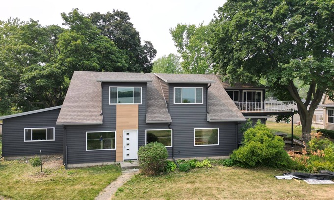 Oshkosh Casa | New Renovation! Gorgeous Lake Views! Outdoor Hot Tub, Huge open concept rooms!