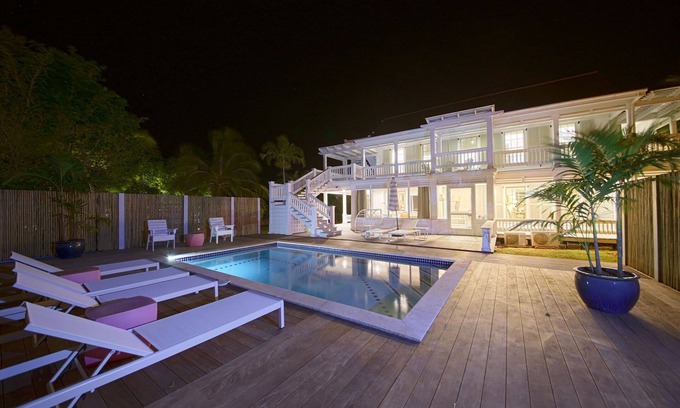 Governor's Harbour Casa | NEW RENTAL! Elegant Hilltop Manor Home with Private Pool & Generator