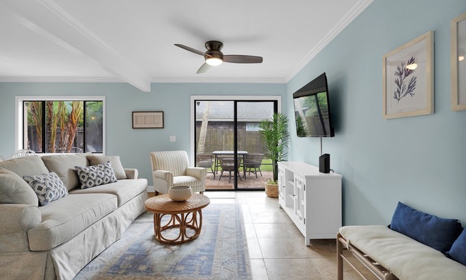 Jacksonville Casa | New rental house less than 2 blocks from the beach!