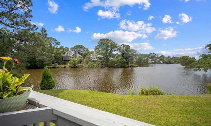 Blue Heron Lake Casa | New Rental, Lake Home, Newly Renovated, Golf Cart Included , two king master suites