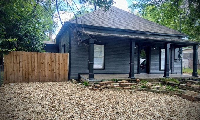 Weatherford Casa | New Rental Promo, Discounted Rate! 2Bed/2Bath Home, Walk to Downtown Weatherford
