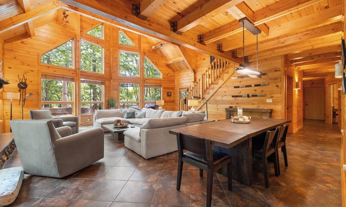 Mineral Casa | NEW RENTAL! Tranquil lake-front log home on Lake Anna w/ hot tub, fire pit
