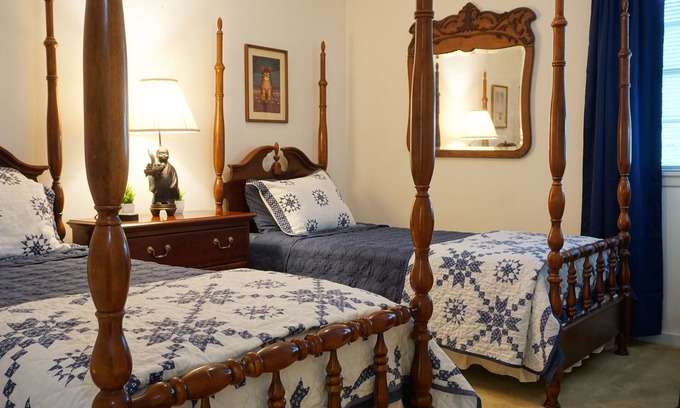 Brandon Casa | NEW! Retro Retreat - Historic District Downtown Brandon