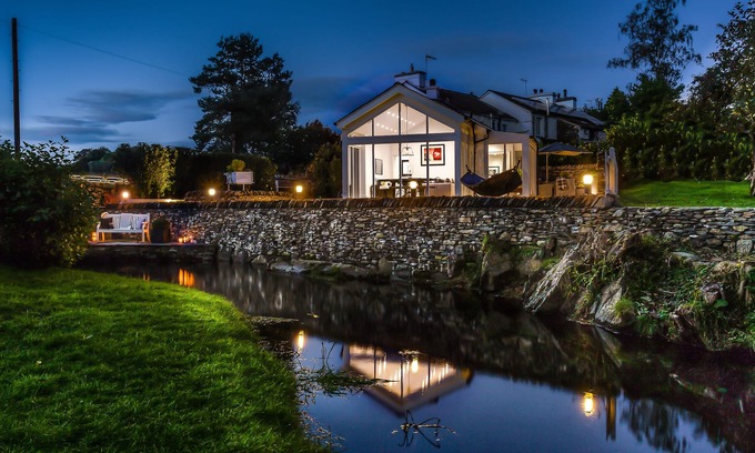 Bowland Bridge Casa | NEW - River Barn - 5 Star - Luxury Riverside Retreat