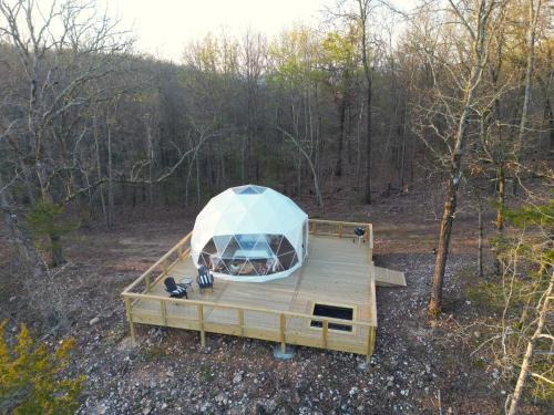 Cotter Otro | NEW RIVER VIEW Cliff Dome Glamping @ White River, minutes to fishing, hikes!