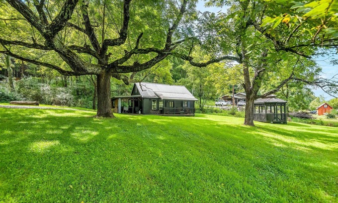 Crumpler Cabaña | New River Views & Access - Hot Tub, Gazebo, Fire Pit, Next to Riverside Canoeing!