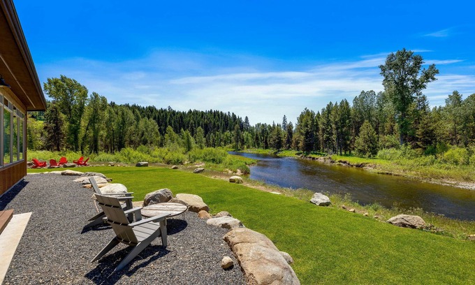 McCall Casa | New! Rivers Bend - Riverfront - Clubhouse w/gym, sauna, pool, hot tub