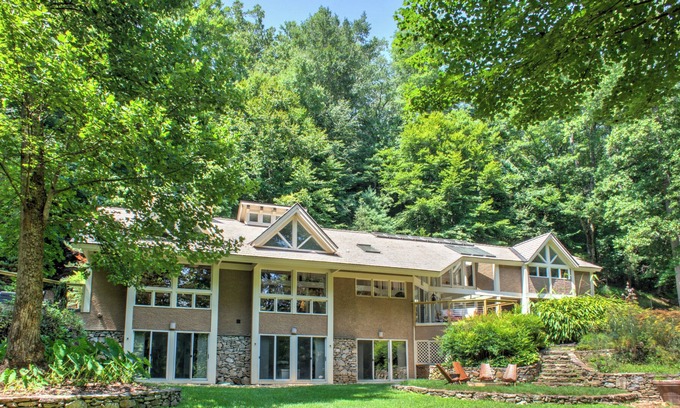 Mills River Casa | NEW! Riverside Home w/Chef's Kitchen, Hot Tub, Fire Pit & Near Grocery Store🧺