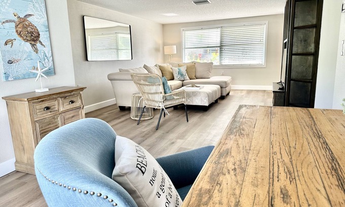 Forest Hills Casa | New Riverside Retreat w/Pool & Dock