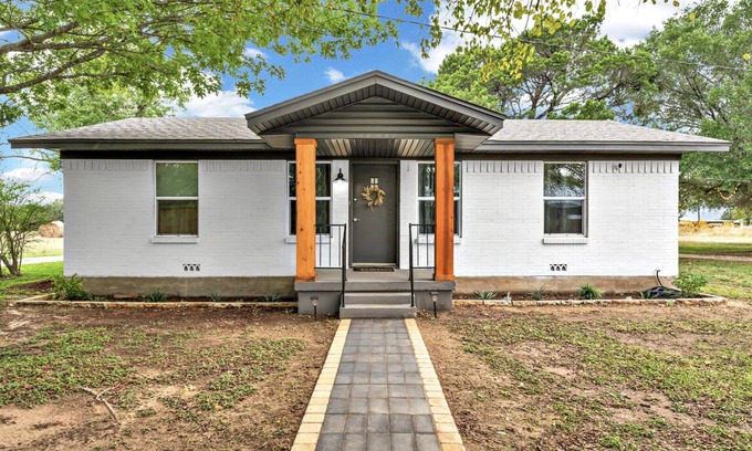 Waco Cabaña | New-Rock Creek Cottage ~ Cozy & Countryside, 12 miles from Magnolia