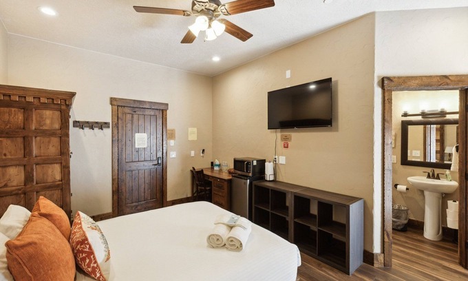 Hildale Apartamento | NEW! Room 14 - Capital Reef by Zion Cliff Lodge