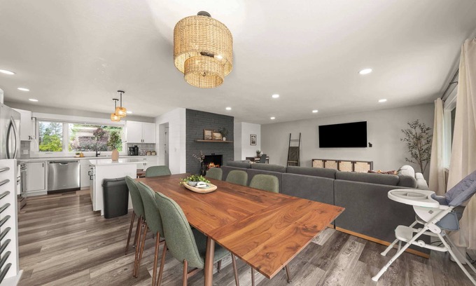 Spokane Casa | NEW Roomy Home for Families Private Hot Tub!