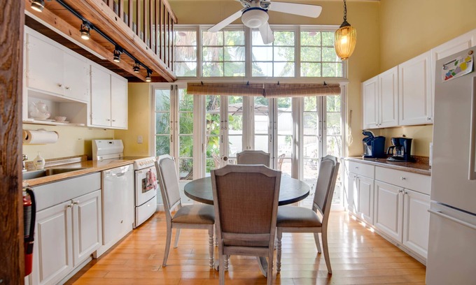 Historic Seaport Casa | New Rose Retreat - Pool Parking