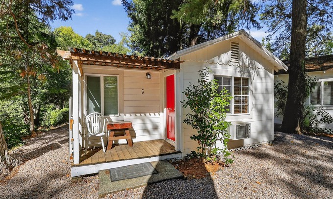 Cobb Apartamento | NEW! Rouge Cobb Mountain Hotel - Cabin 3