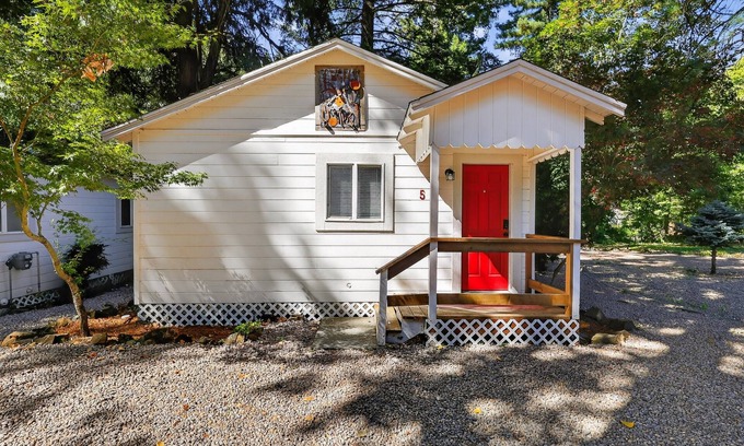 Cobb Apartamento | NEW! Rouge Cobb Mountain Hotel - Cabin 5