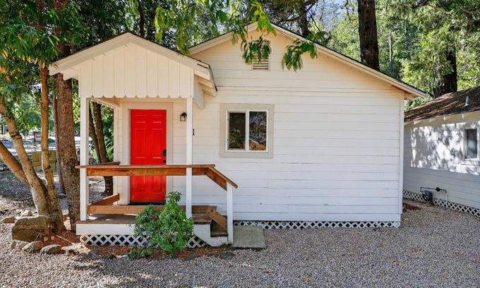 Cobb Apartamento | NEW! Rouge Cobb Mountain Hotel - Cabin 1