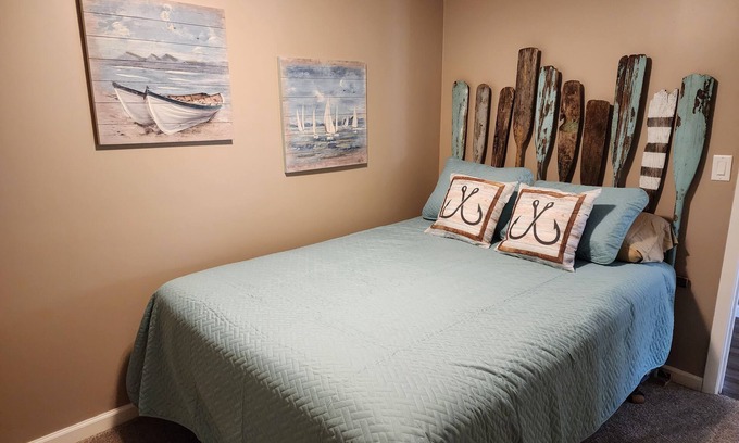 Canadian Lakes Casa | NEW! Royal Bungalow Lake House W/ Lake view & access - Canadian Lakes