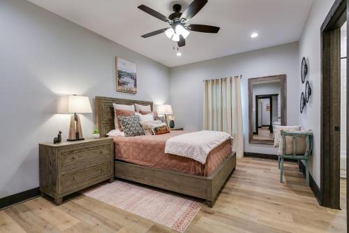 San Angelo Casa | New Rustic Retreat 2 BR 2 and a half BA