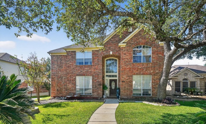 Stone Oak Casa | NEW! San Antonio Oasis Hot Tub & Pool Access