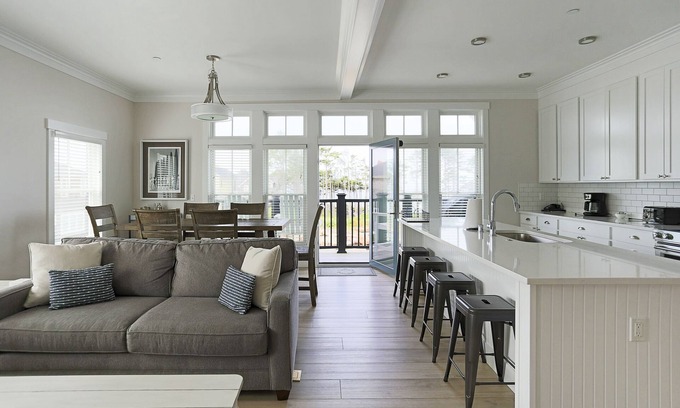 Seabrook Casa | *New* Seabrook's Urban Ocean: Downtown Location!