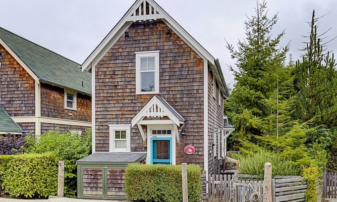 Seabrook Casa | *New* Seabrook's Wave Chasers Refuge: Dog Friendly!