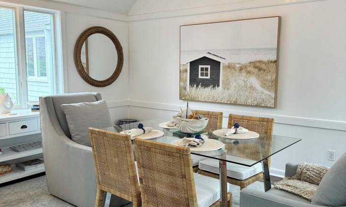 Mews Village Condominio | New Seabury 2 Bedroom 2 Bathroom Close to EVERYTHING! Fireplace!
