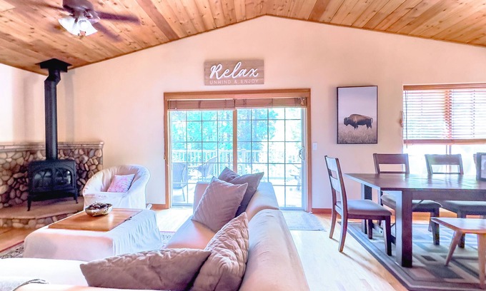 Croft Casa | 20% off. New!!! Secluded, forest, private hot tub, pets, rivers, lakes, wineries