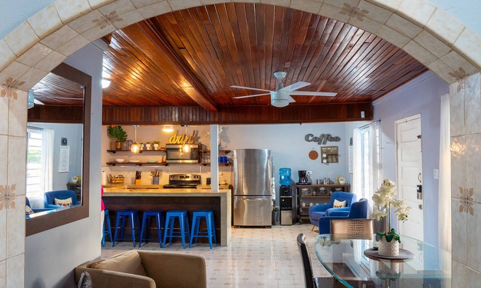 Ladyville Casa | Corazón de Belice con recogida y entrega en el aeropuerto GRATIS