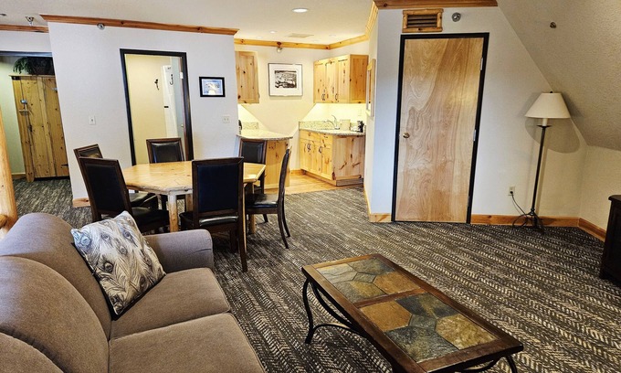 Sandpoint Apartamento | NEW! Selkirk Premier King - Balcony Suite w/Views