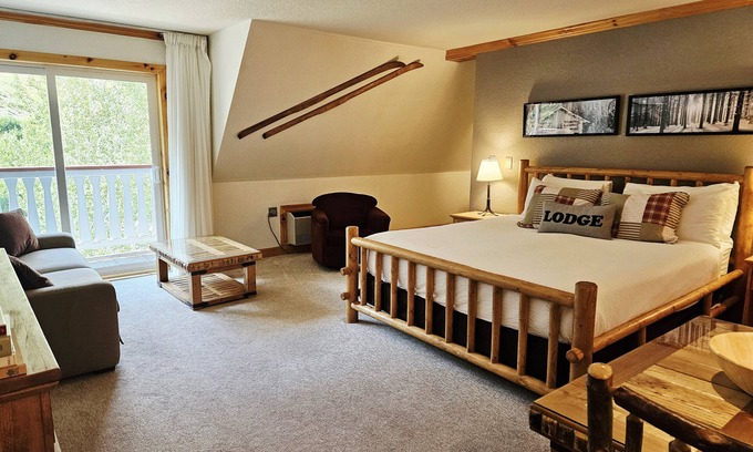 Sandpoint Apartamento | NEW! Selkirk Split King - Family Suite w/Balcony