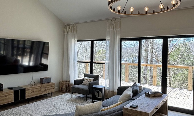 Smithville Casa | NEW! Shoreside Retreat, Path to Water, Hot Tub, Serene 5-Bed House