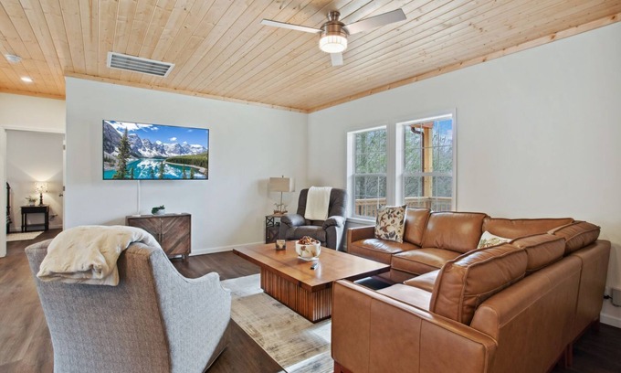 Vilas Cabina | New Single-Level Cabin Near Boone