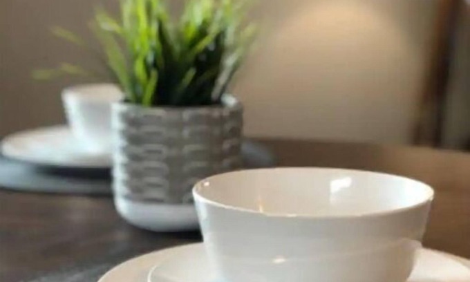Joplin Cabaña | NEW Sleek, Contemporary Home Near Med School