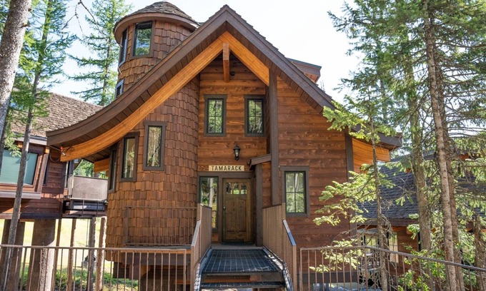 Whitefish Casa | New! Slopeside Treehouse with hot tub - Ski-in-Ski-out just 30` from Slopes